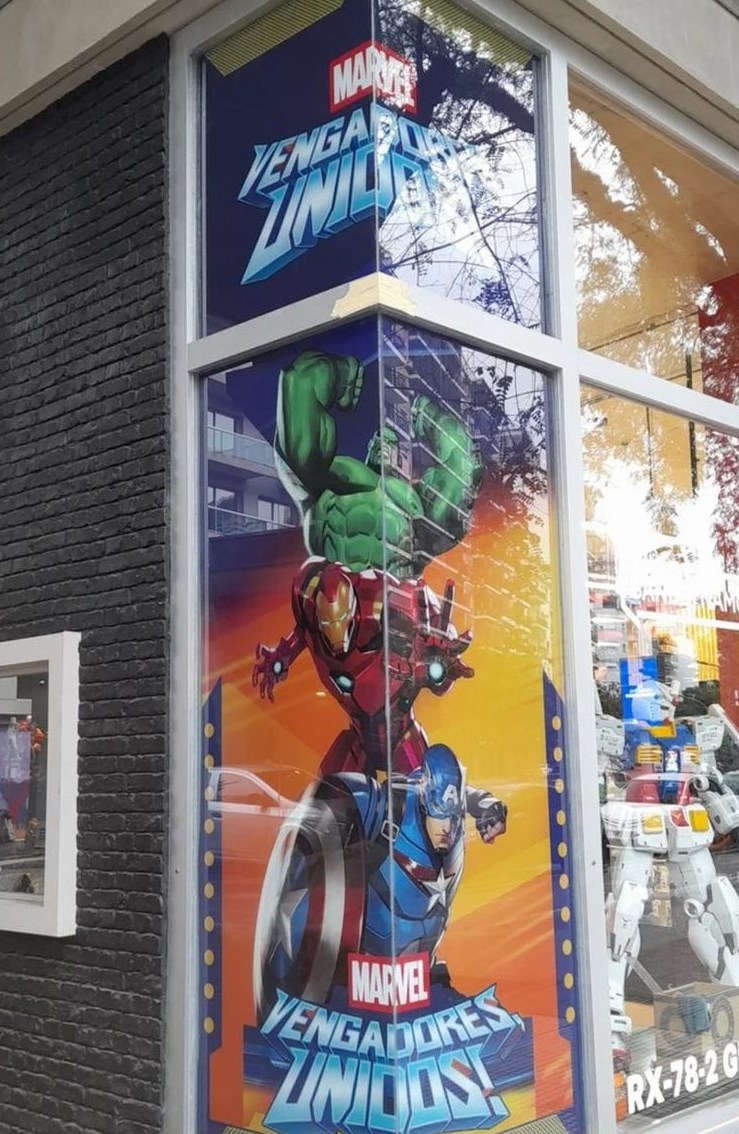 Vinilo de vidriera — Marvel, Vengadores Unidos