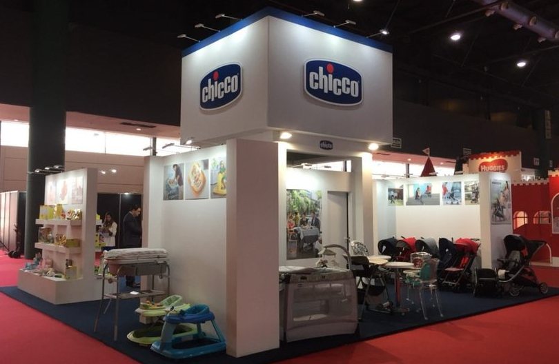 Stand institucional en feria — Chicco